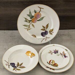 Royal Worcester Evesham Gold 4-PC Place Setting Dinner Salad Bread Soup Bowl